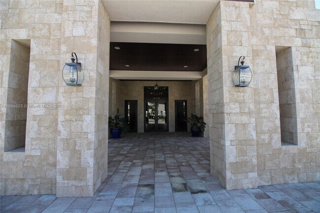 Building Photo - 9205 SW 170th Pl