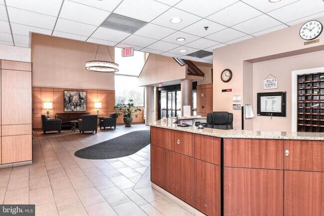 Building Photo - 1211 S Eads St