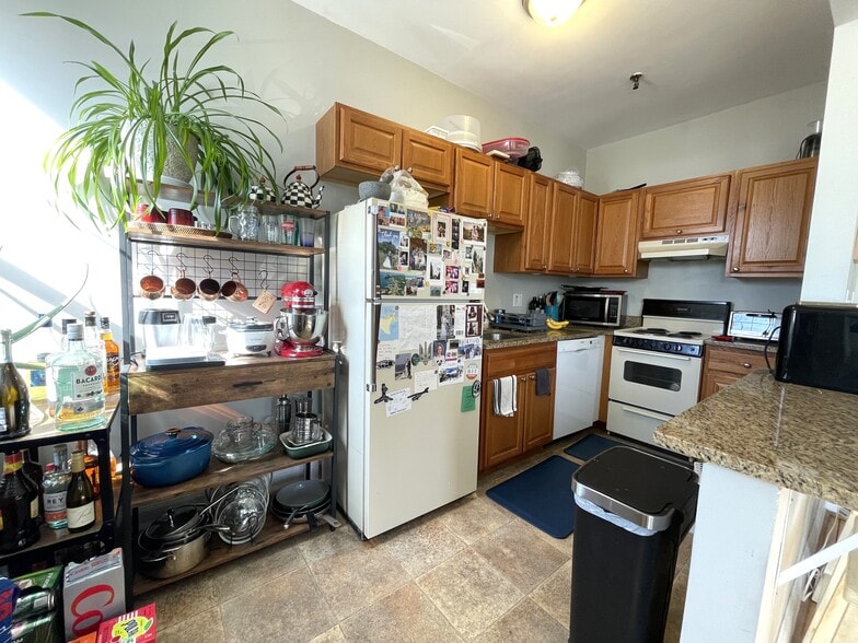 Building Photo - 374 Chestnut Hill Ave