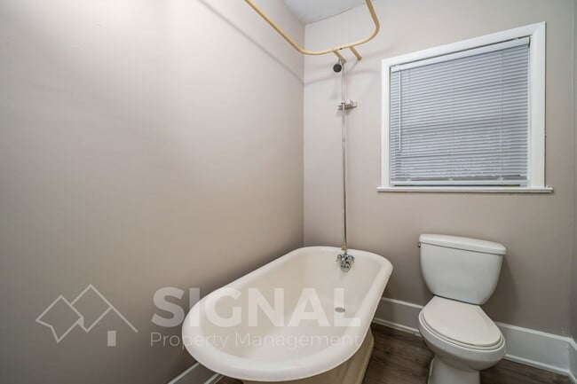 Building Photo - 529 Telford Ln