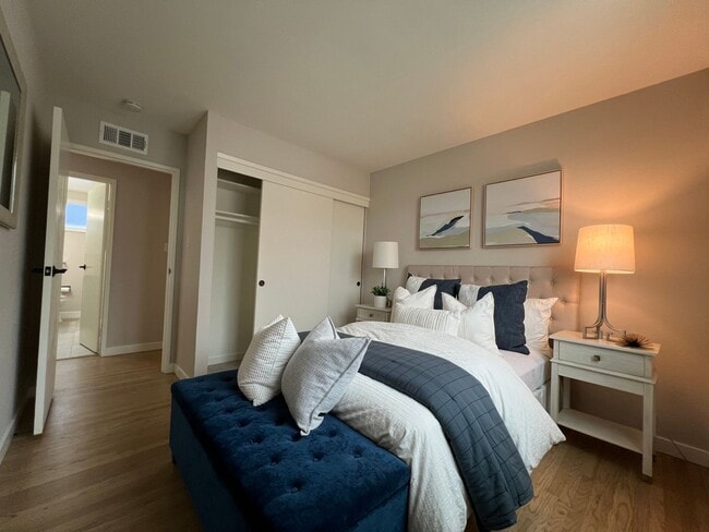 Building Photo - Remodel Detached 4 Bed / 2 Bath Home Near ...