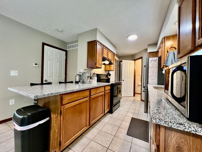 Building Photo - 3 bedroom attached home in Bethany