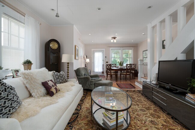 Building Photo - 44 Markham Rd