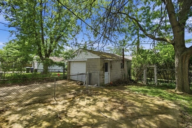 Building Photo - 3267 Walmar Dr