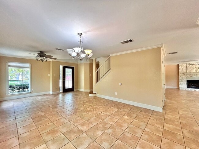Building Photo - Beautiful and Spacious 3 BR / 2.5 BA Home ...