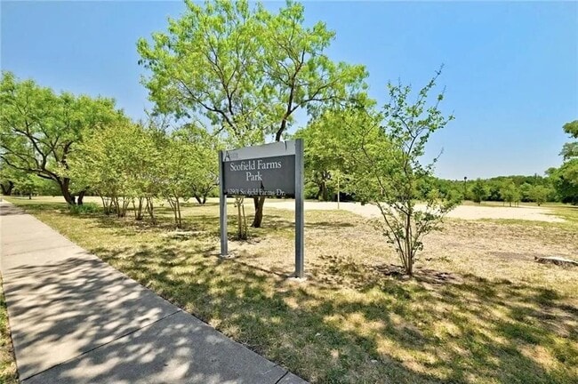 Building Photo - 1881 Dapplegrey Ln