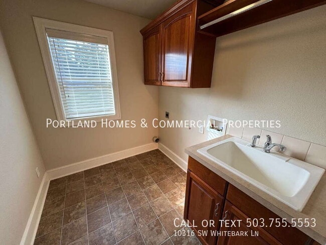 Building Photo - 10316 SW Whitebark Ln