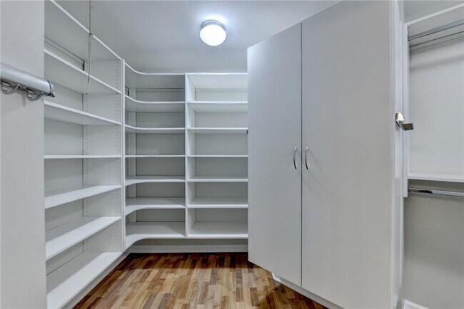 Building Photo - 2835 Crestmont Ct