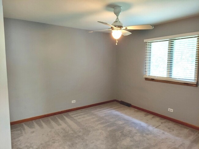 Building Photo - 2304 Nottingham Dr