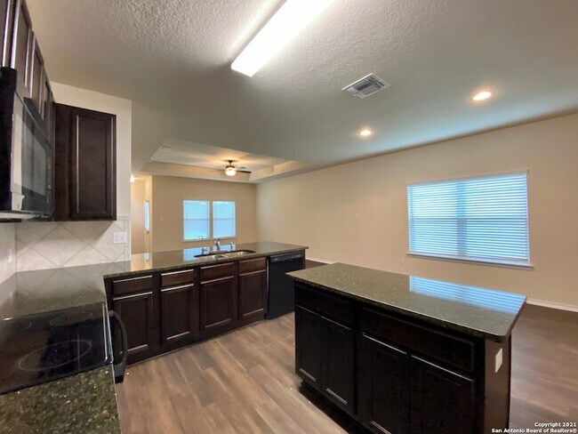 Building Photo - 491 Hunters Rnch E