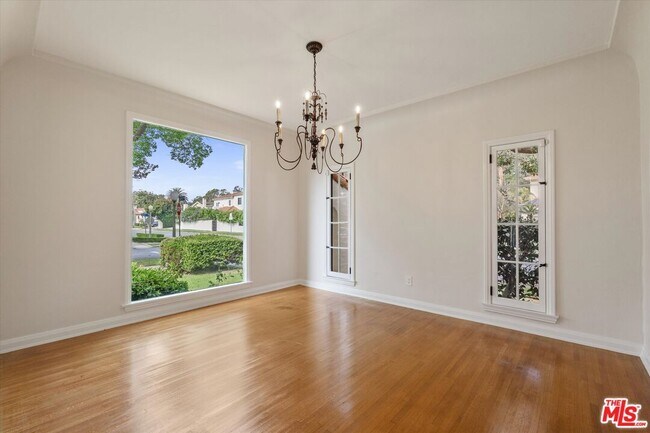 Building Photo - 2002 Kelton Ave