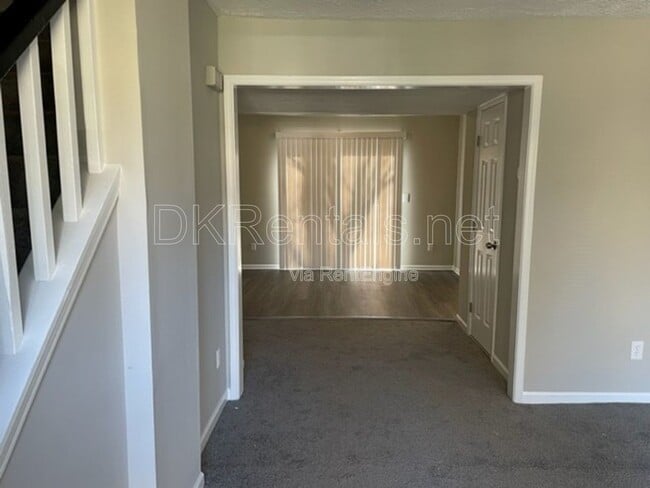 Building Photo - 1092 Dassow Ct