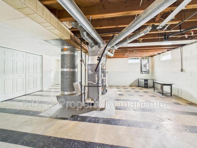 Building Photo - 316 Lynn Dr
