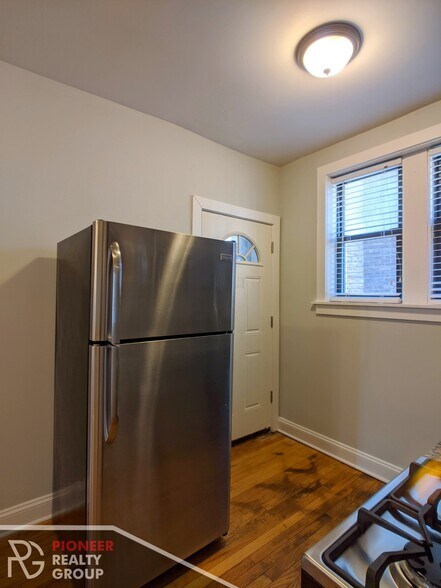 Building Photo - 4032 N Ashland Ave