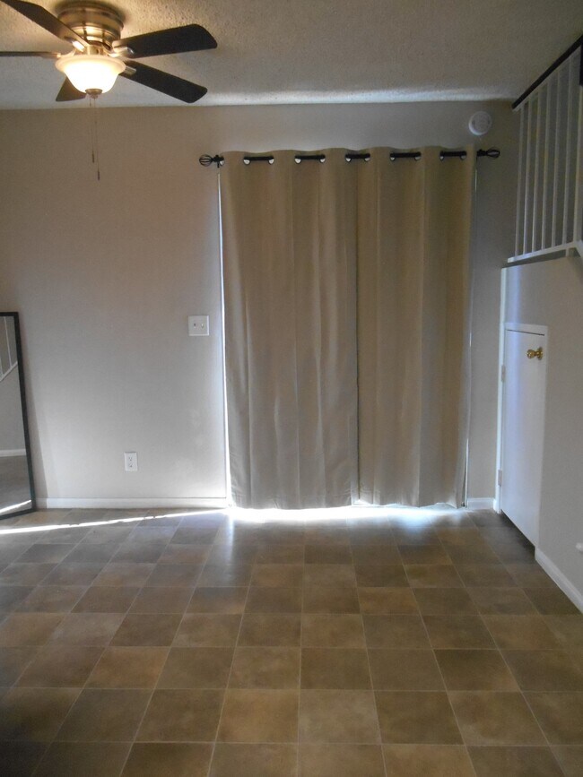 Building Photo - 898 Rhinegold Way