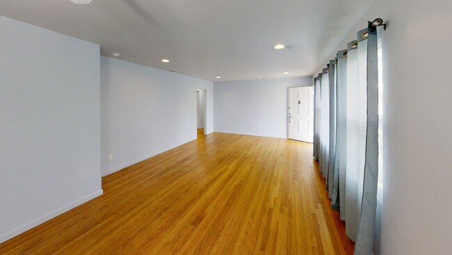 Building Photo - 6118 Pembroke Dr