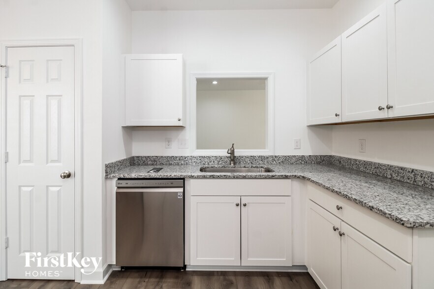 Building Photo - 1818 Yarborough Dr