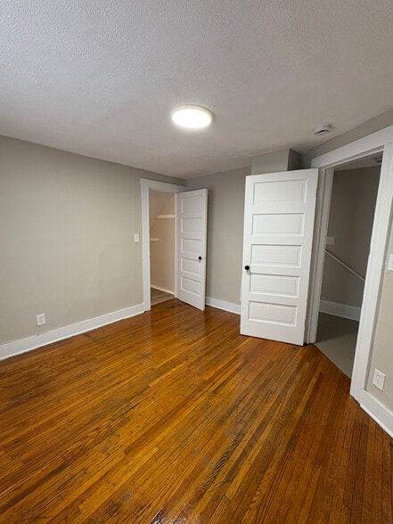 Building Photo - 146 Roycroft Dr