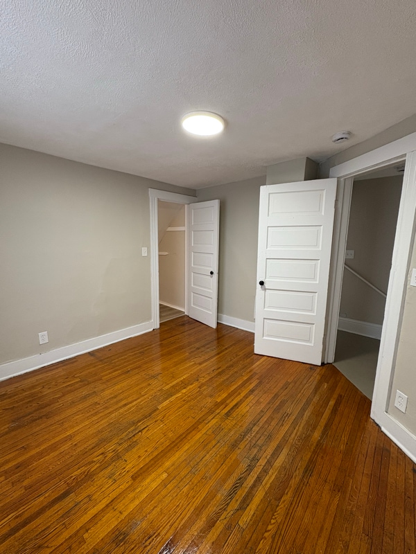 Building Photo - 146 Roycroft Dr