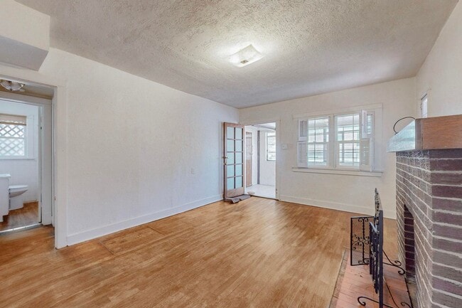 Building Photo - 212 Mesa St SE