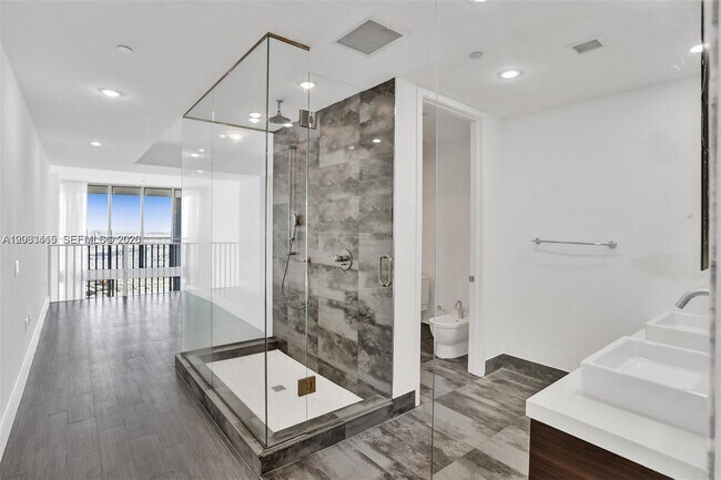 Building Photo - 1100 Biscayne Blvd