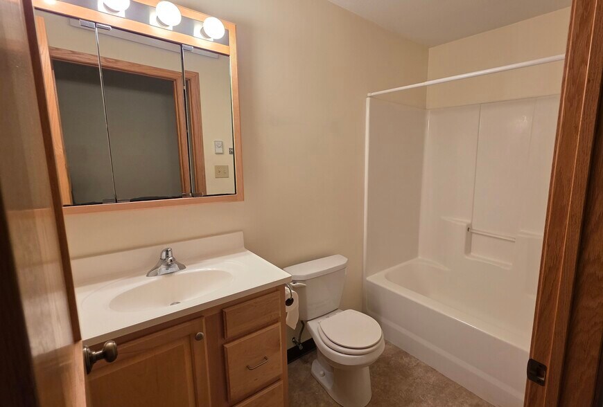 Main Bath - 828 State St