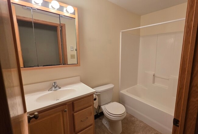 Main Bath - 828 State St