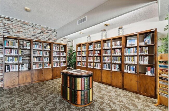 Building Photo - 4900 Brittany Dr S