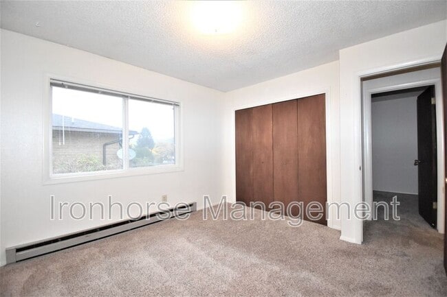 Building Photo - 515 S 15th Ave