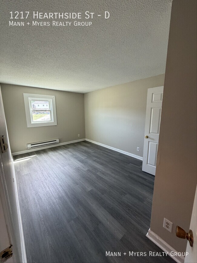 Building Photo - 1217 Hearthside St