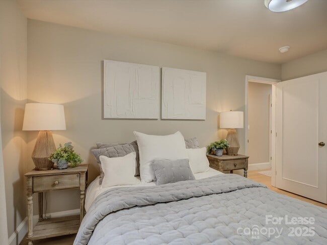 Building Photo - 2016 Wedgedale Dr