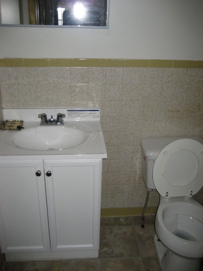 Building Photo - 3 Bedroom Home in Beechview - 1.5 Bath.