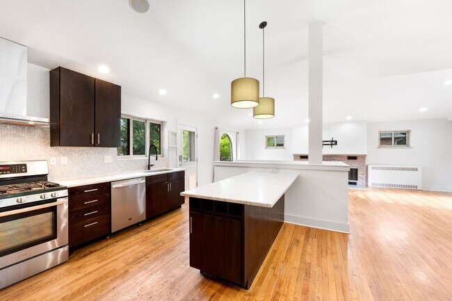 Building Photo - 4BD, 3BA Park Hill Home with Yard and 2-Car Garage