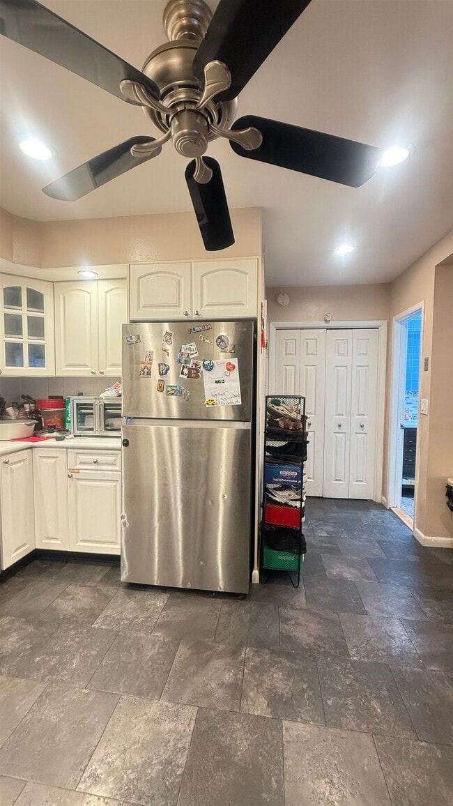 Building Photo - 172 W 24th St