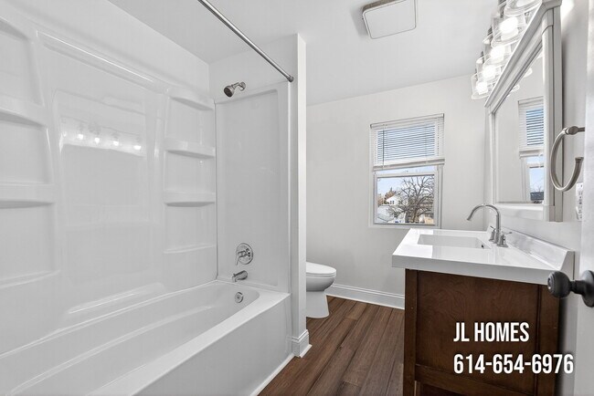 Building Photo - 512 Larcomb Ave