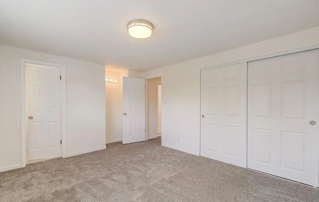 Building Photo - Newly Remodeled Home with Spacious Driveway!