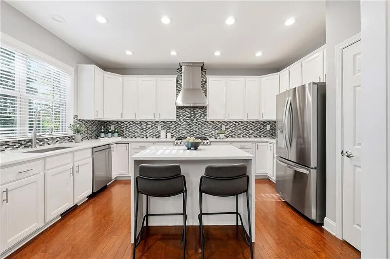 Building Photo - 3655 E Paces Walk