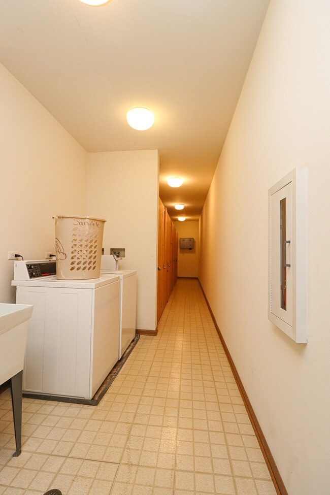 Building Photo - 57 E Hattendorf Ave