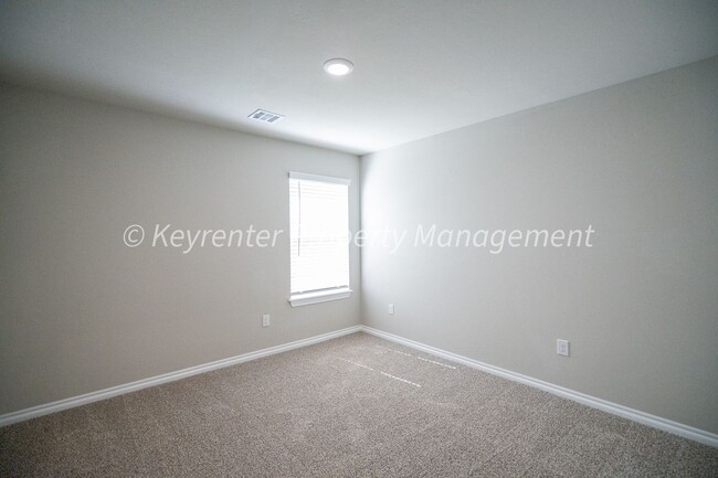 Building Photo - Gorgeous 4 Bed 2 Bath Home in Deer Creek School District!