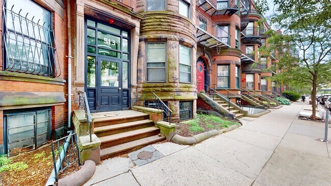 Building Photo - 513 Beacon St