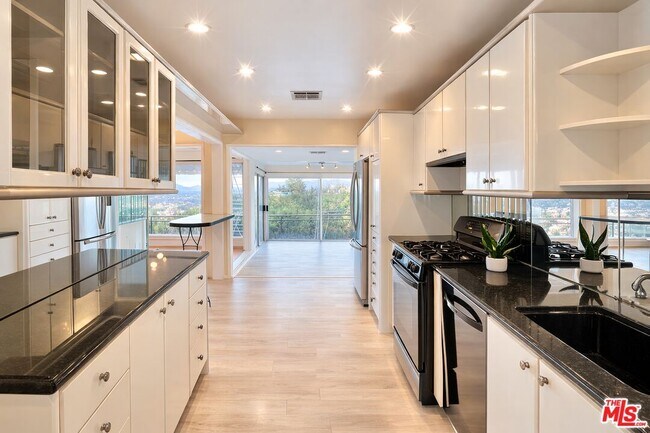 Building Photo - 3641 Sunswept Dr