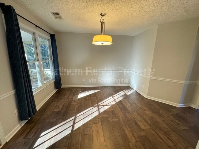 Building Photo - 335 Charlyne Way