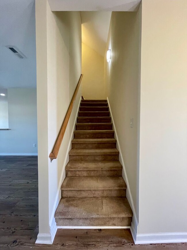 Building Photo - 5 Bedroom/3 Bath home with Garage in Tiger...