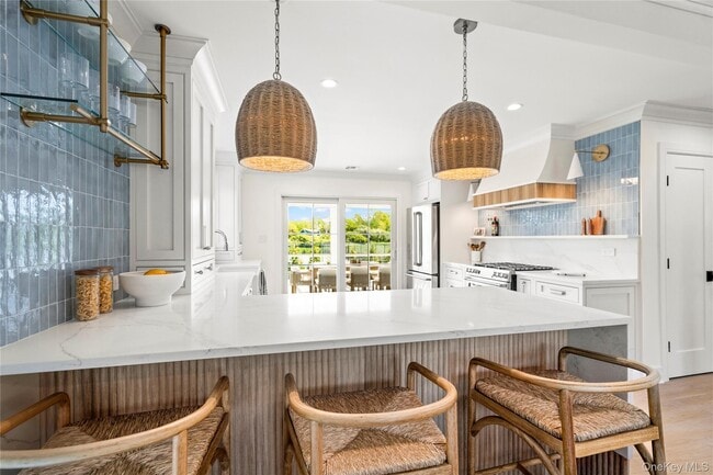 Building Photo - 4 Carriage Ln