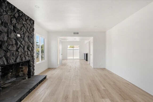 Building Photo - 317 E 97th St