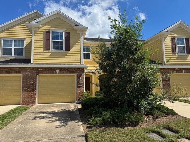 Building Photo - Lake Views. Upgraded Finishes. Gated Commu...