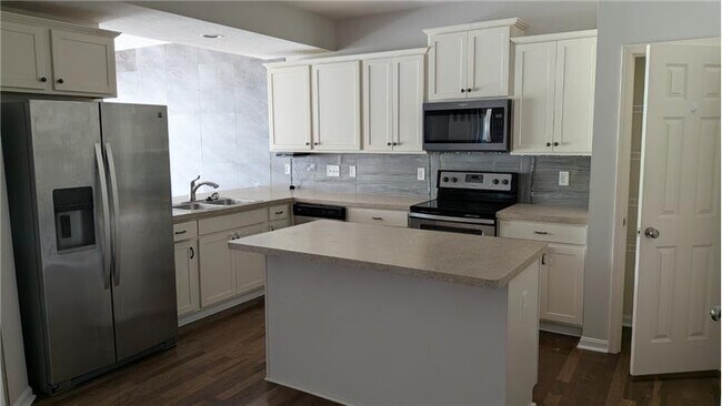 Building Photo - 2099 Commons Cir Dr