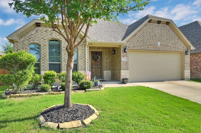 Building Photo - 2121 Victoria Ln
