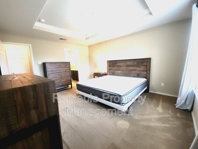 Building Photo - 5716 Hopkins Dr