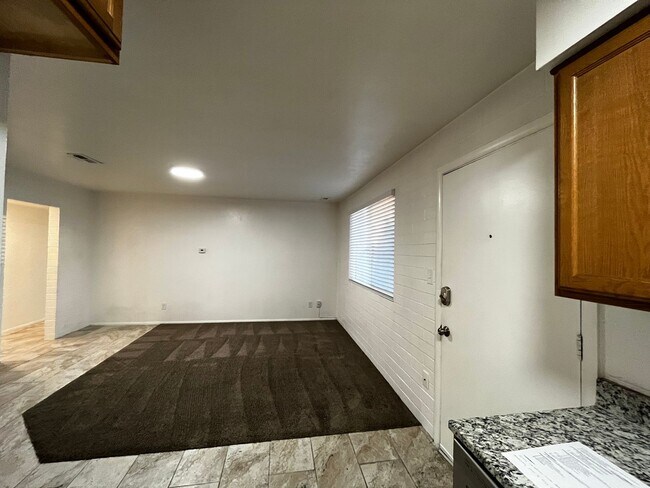 Building Photo - 265 E 200 N